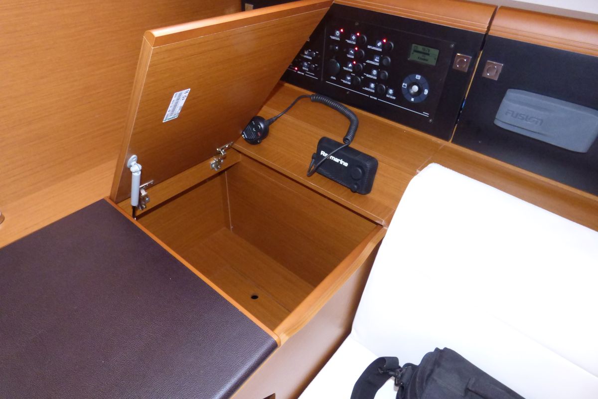 Salon of Geronimo, a Jeanneau Sun Odyssey 519 sailboat at Grad Kaštela, Croatia