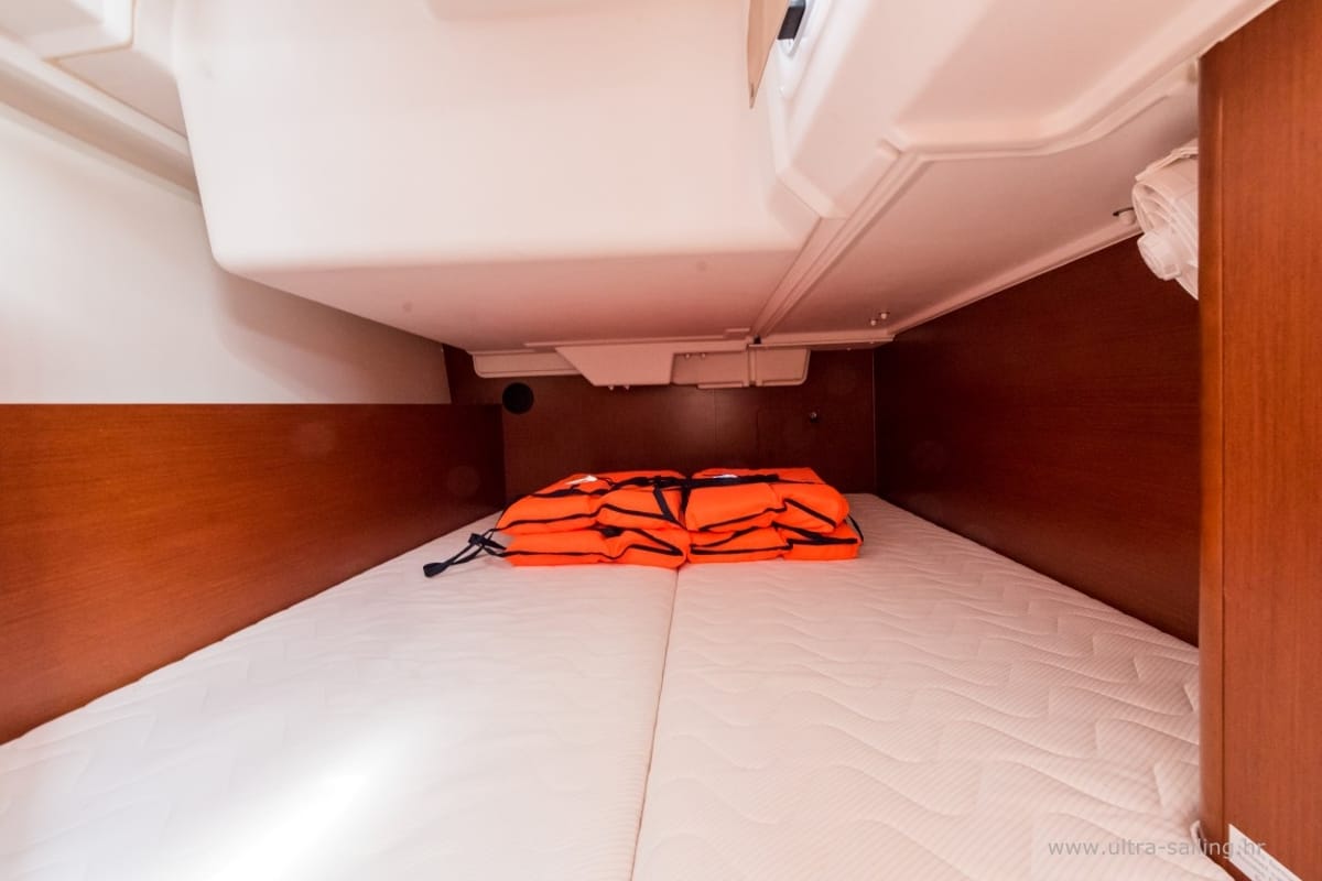 Cabin on Bela, a Beneteau Oceanis 35.1 sailboat at Split, Croatia