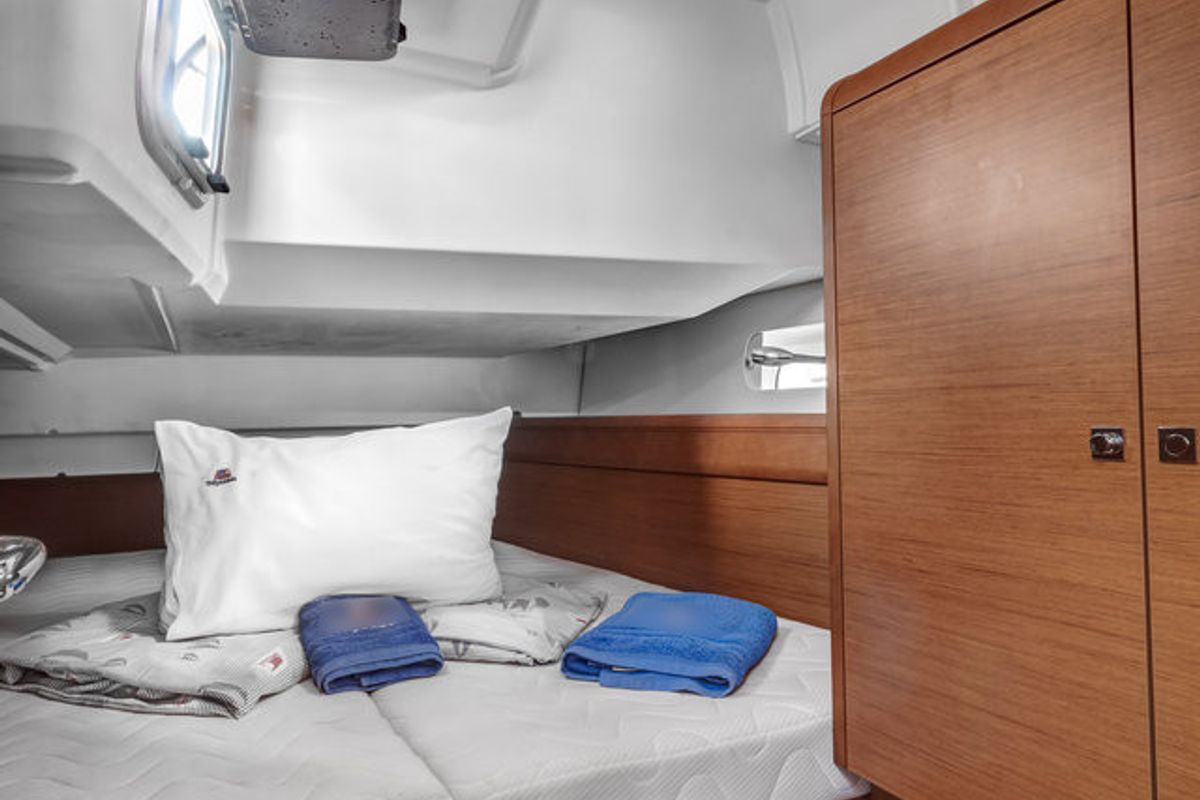 Cabin on Fos, a Jeanneau Sun Odyssey 449 sailboat at Kontokali, Greece