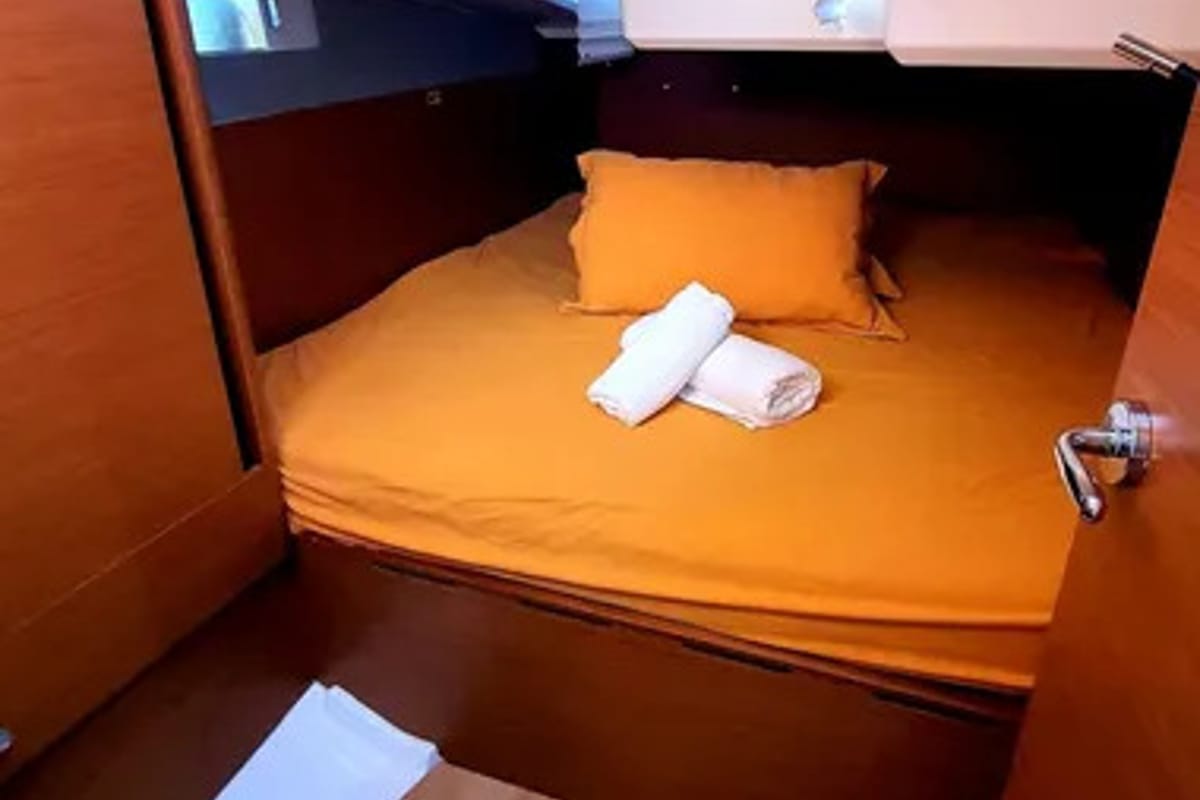 Cabin on Dalion, a Jeanneau Sun Odyssey 490 sailboat at Kontokali, Greece
