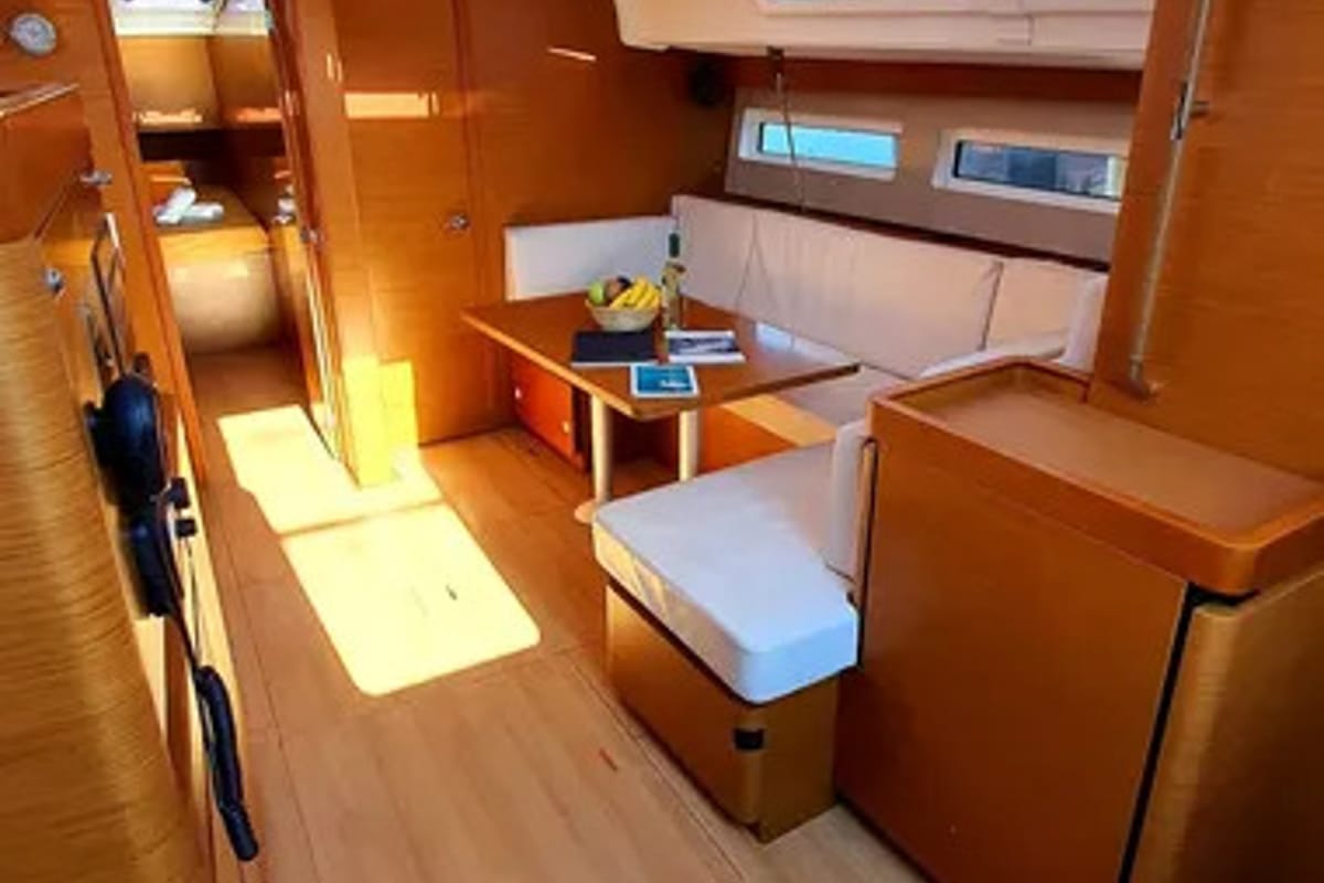 Salon of Dalion, a Jeanneau Sun Odyssey 490 sailboat at Kontokali, Greece