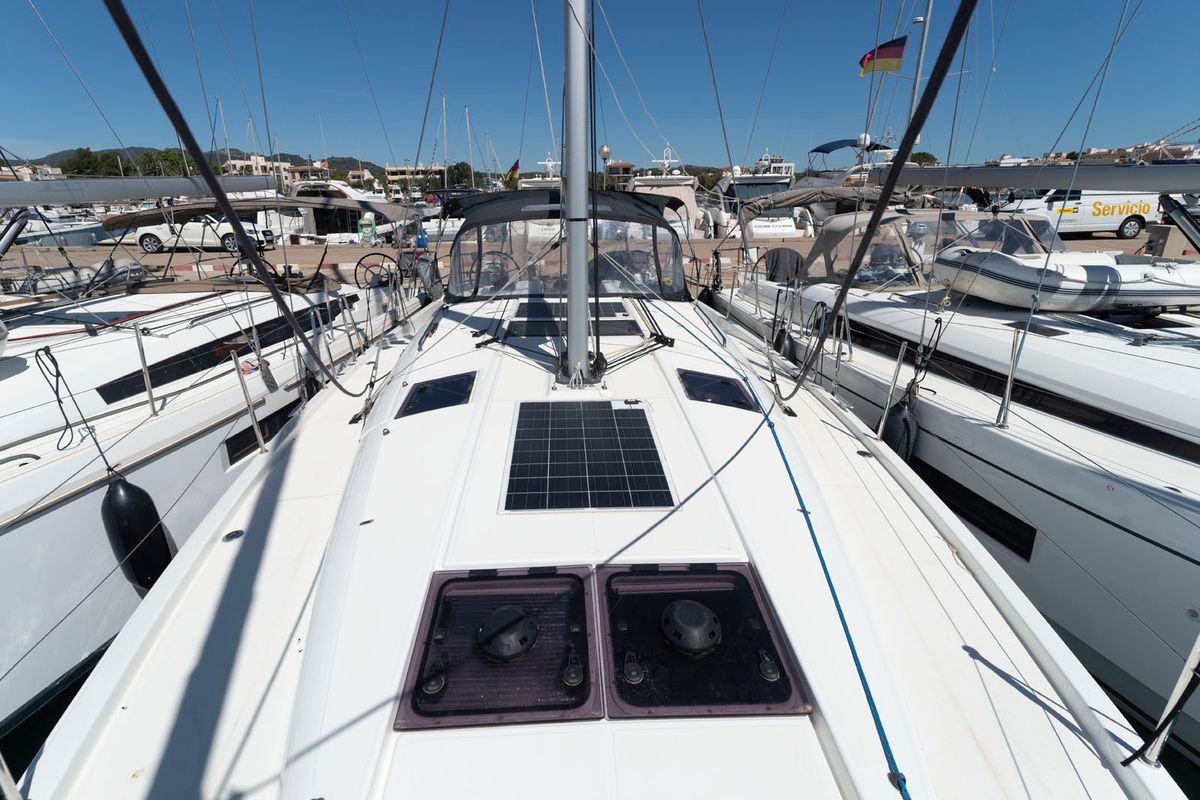 Deck of Free Elli, a Jeanneau Sun Odyssey 440 sailboat at Felanitx, Spain