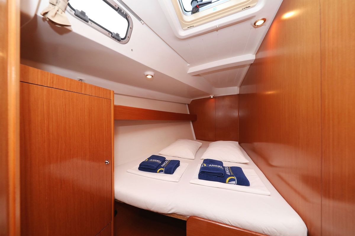 Cabin on Kristina II, a Beneteau Cyclades 50.5 sailboat at Općina Sukošan, Croatia