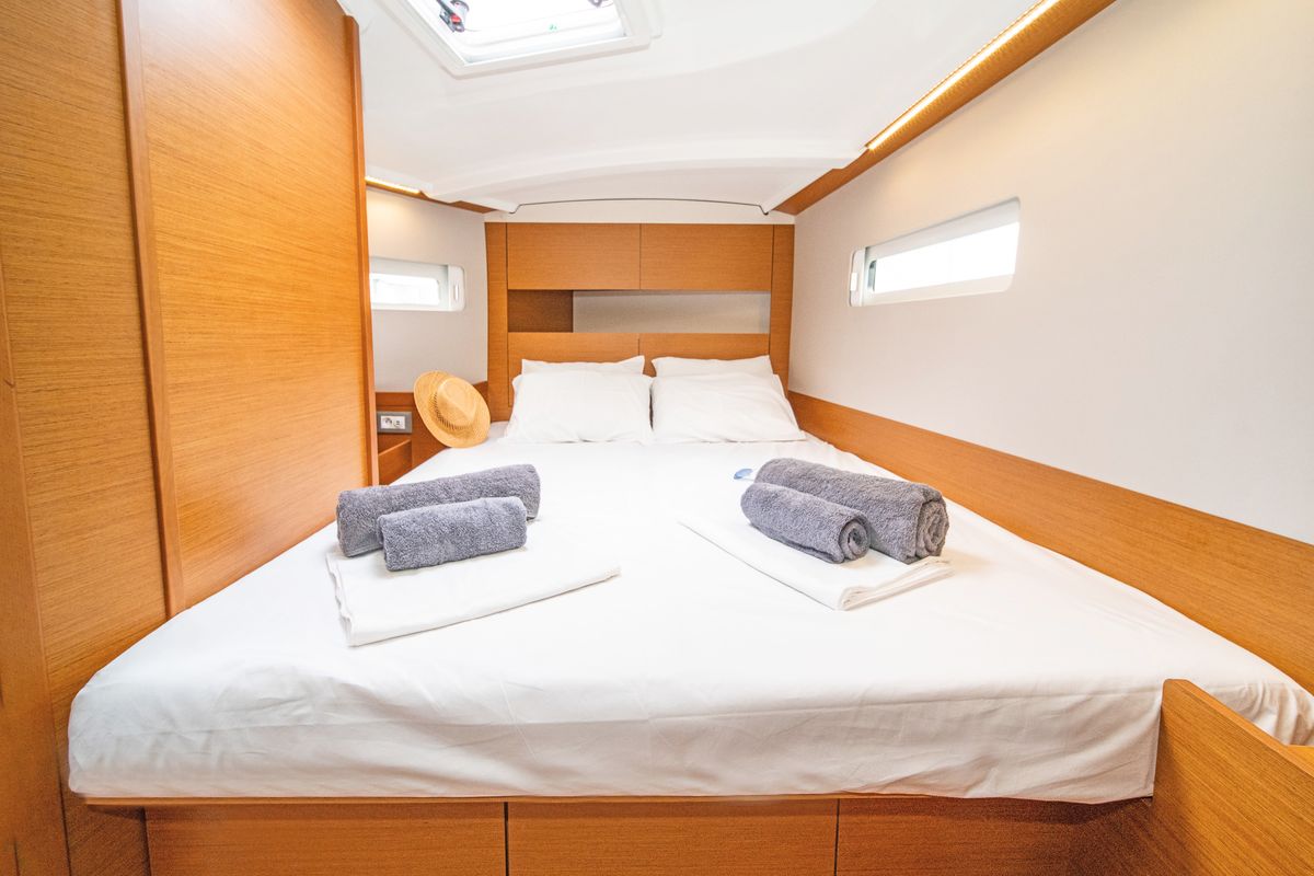 Cabin on Nami, a Jeanneau Sun Odyssey 410 sailboat at Kos, Greece