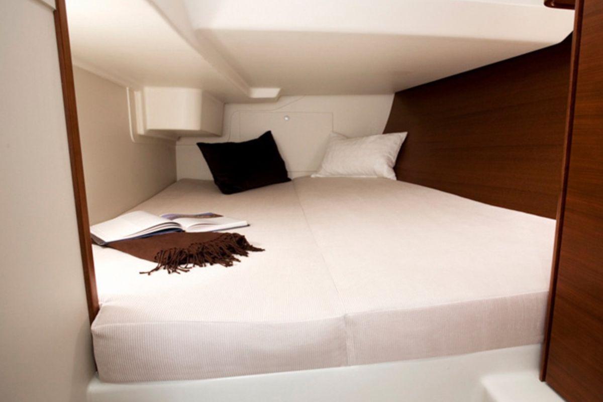 Cabin on Scary Mary, a Hanse Yachts Hanse 370 sailboat at Altefähr, Germany