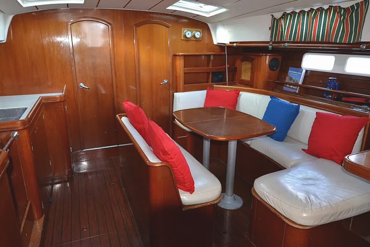 Salon of Seagul, a Beneteau Oceanis 461 sailboat at Athens, Greece