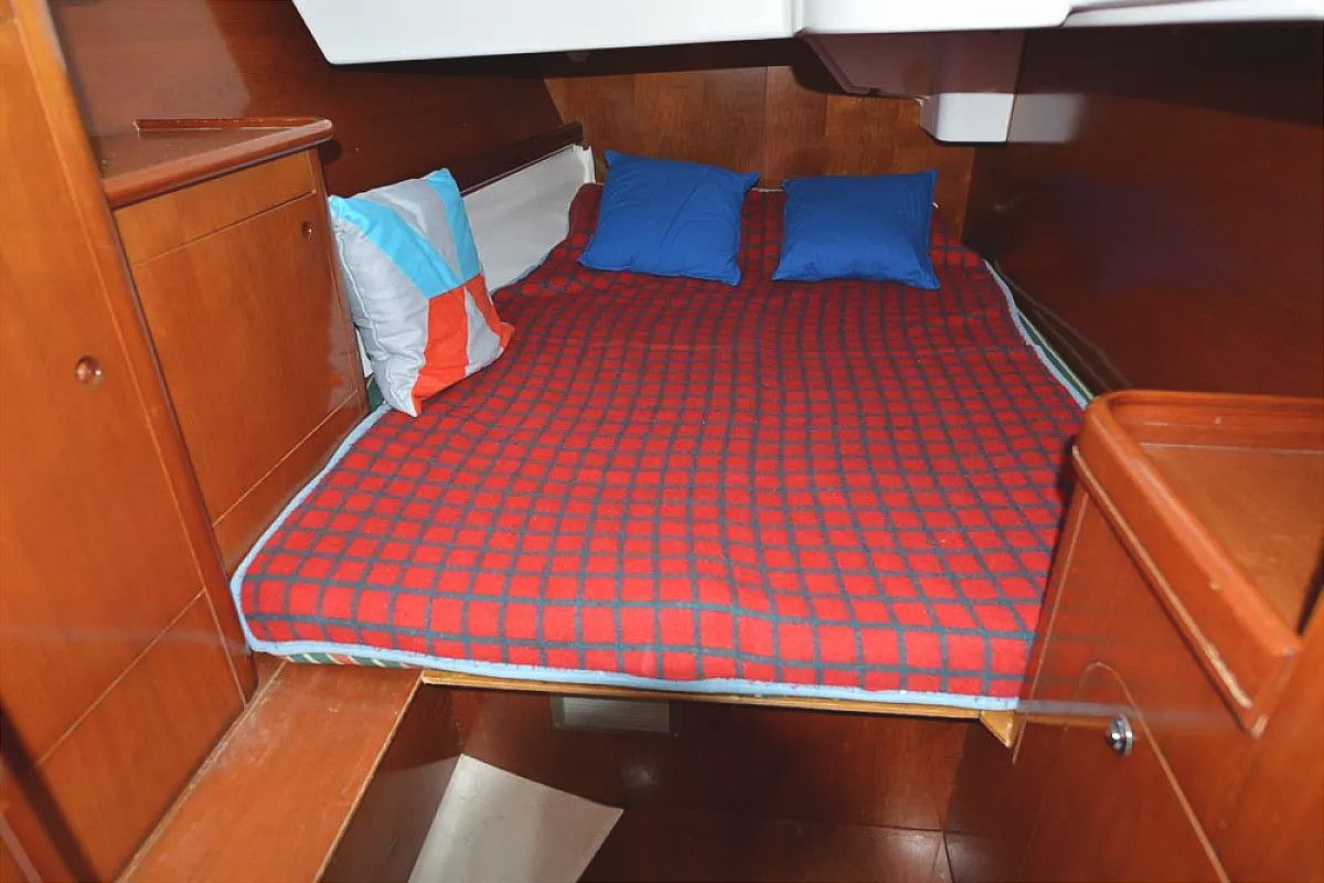 Cabin on Seagul, a Beneteau Oceanis 461 sailboat at Athens, Greece