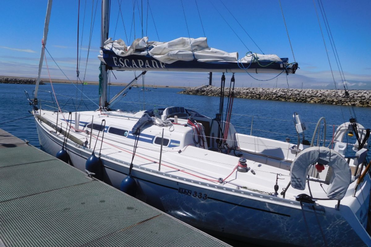 Cabin on Escapade, a Elan 333 sailboat at Poole, United Kingdom