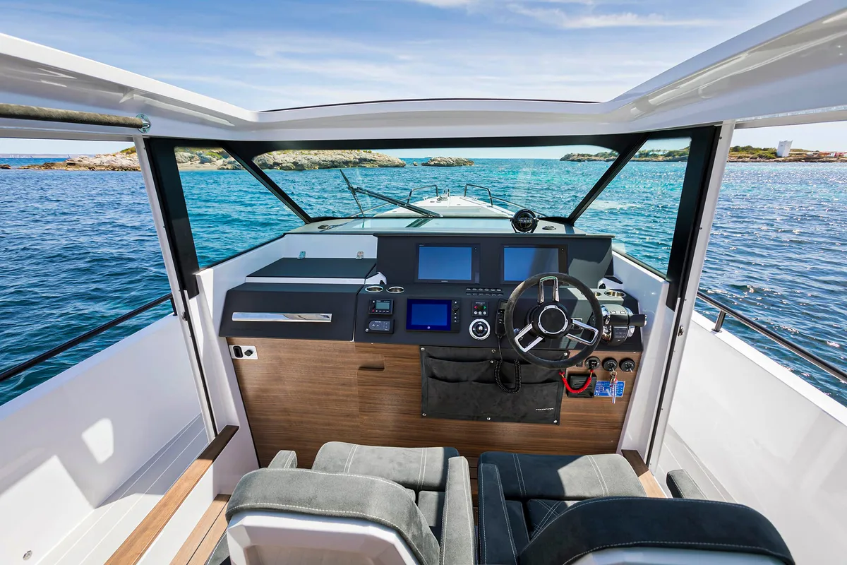 Cockpit of TRAVERSO, a Axopar 37 XC Cross Cabin motorboat at Gouvia, Greece