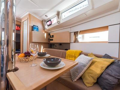 Salon of RUSALKA, a Beneteau Oceanis 38 sailboat at Općina Medulin, Croatia