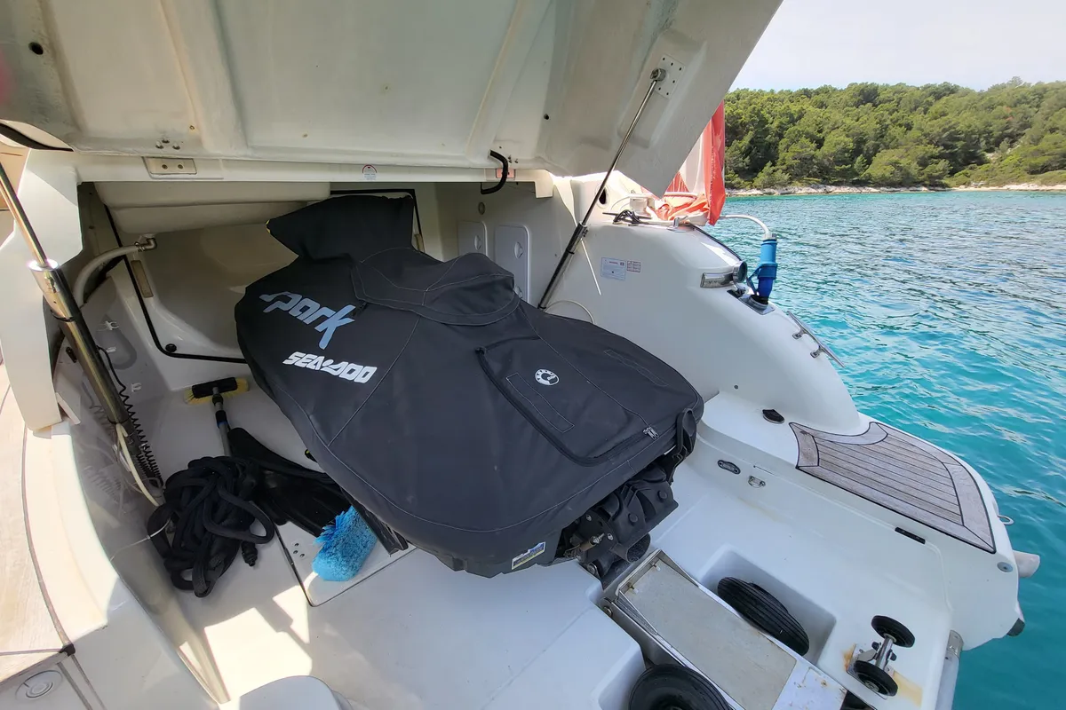Bahia Gloria, a Motoryacht Motoryacht yacht at Primošten, Croatia