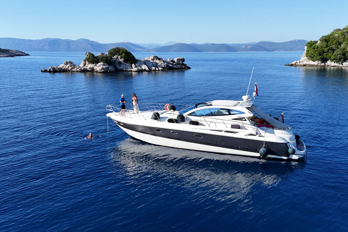 Bahia Gloria, a Motoryacht Motoryacht yacht at Primošten, Croatia