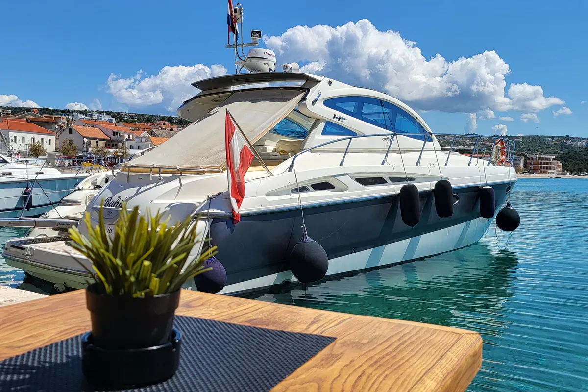 Bahia Gloria, a Motoryacht Motoryacht yacht at Primošten, Croatia