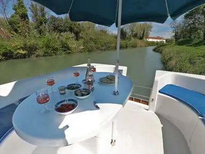 Deck of Royal Mystique A - Comfort Plus 17, a Cygnet Royal Mystique motorboat at Branges, France
