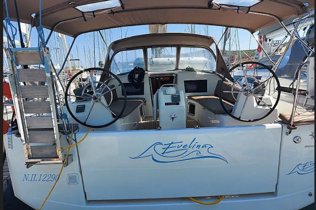 Deck of Evelina, a Jeanneau Sun Odyssey 410 sailboat at Lavrion - Olympic Marine