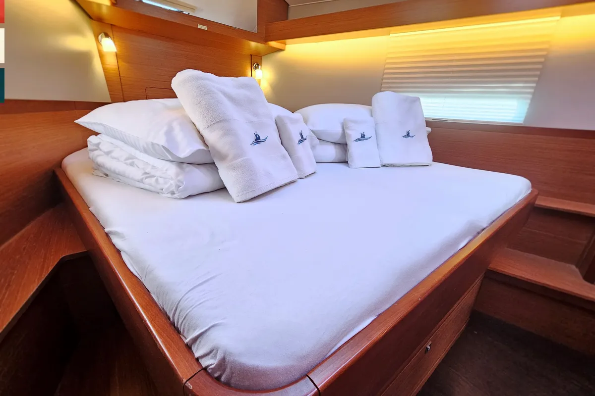 Salon of Largo, a Dufour 430 GL sailboat at Grad Kaštela, Croatia
