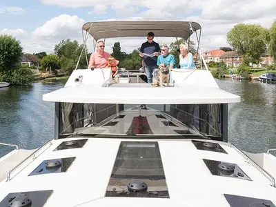 Deck of Horizon 4 - Premier 10, a Cygnet Horizon 4 motorboat at Saint-Usage, France