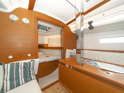 Cabin on AGIOS NIKOLAOS, a Jeanneau Sun Odyssey 349 sailboat at Volos Municipality, Greece