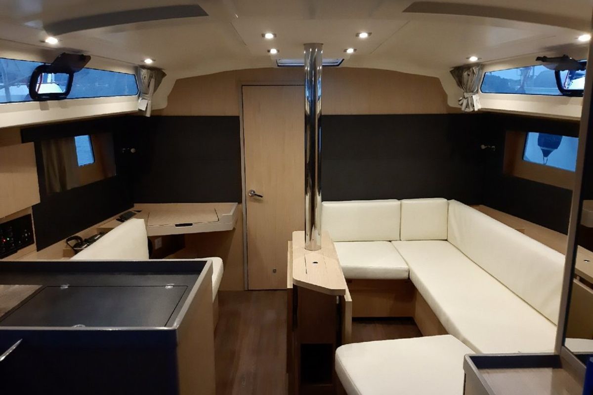 Salon of Kos 41.4, a Beneteau Oceanis 41.1 sailboat at Volos Municipality, Greece