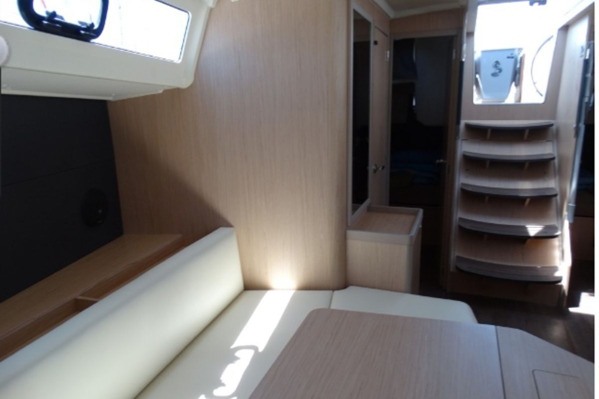 Head on Kos 41.4, a Beneteau Oceanis 41.1 sailboat at Volos Municipality, Greece