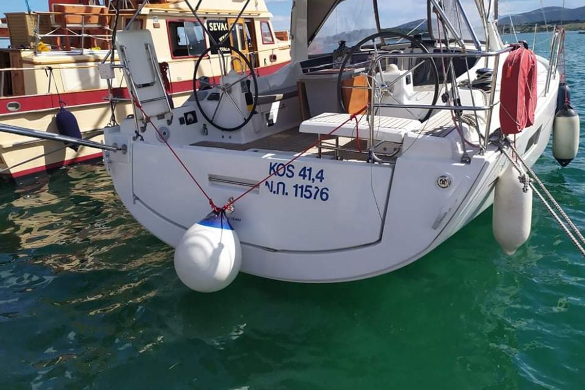 Exterior view of Kos 41.4, a Beneteau Oceanis 41.1 sailboat at Volos Municipality, Greece