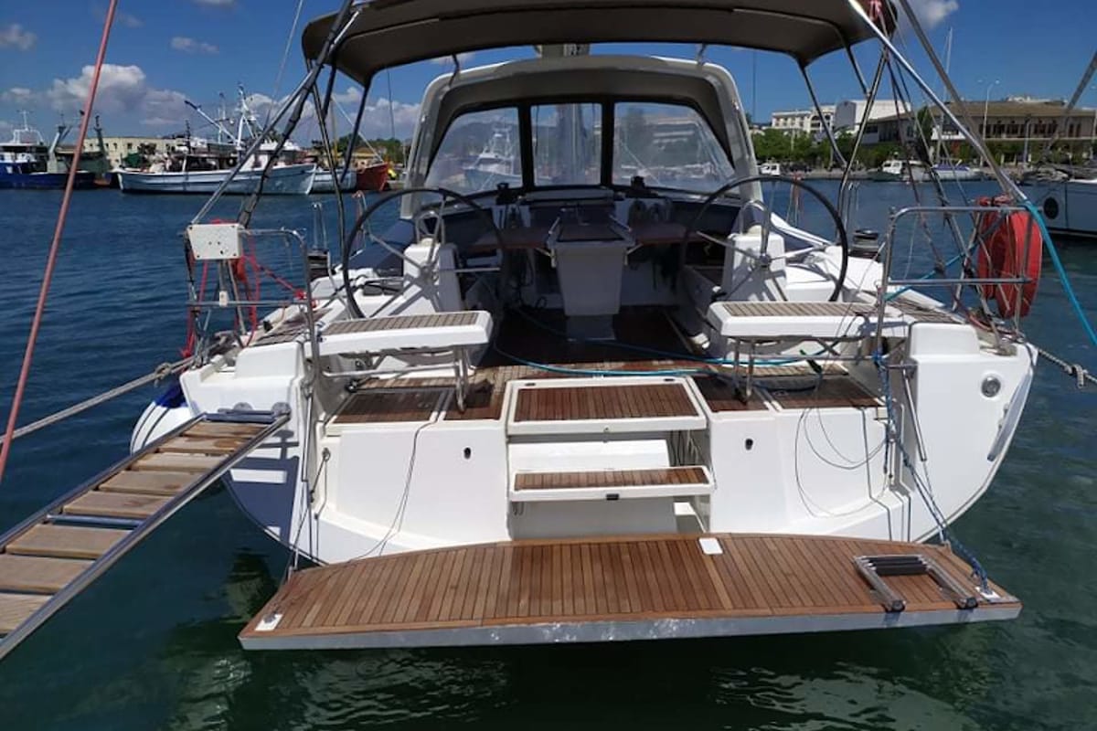 Exterior view of Kos 41.4, a Beneteau Oceanis 41.1 sailboat at Volos Municipality, Greece