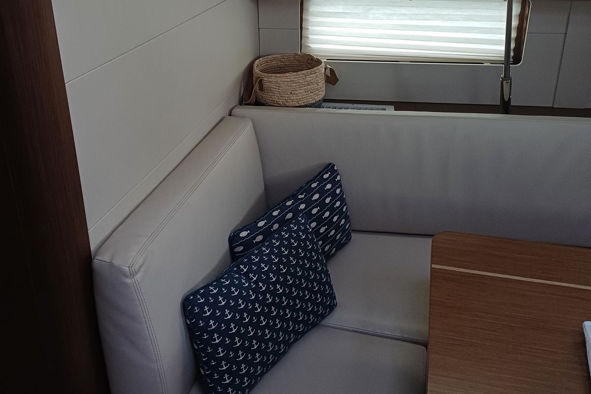 Salon of ILIA, a Beneteau Oceanis 46.1 sailboat at Athens, Greece