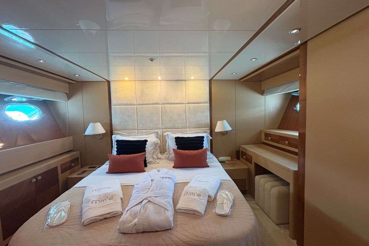 MAMMA'S, a Sanlorenzo San Lorenzo SL 82 yacht at Athens, Greece