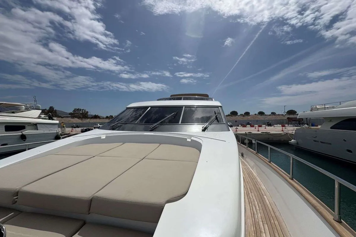 MAMMA'S, a Sanlorenzo San Lorenzo SL 82 yacht at Athens, Greece