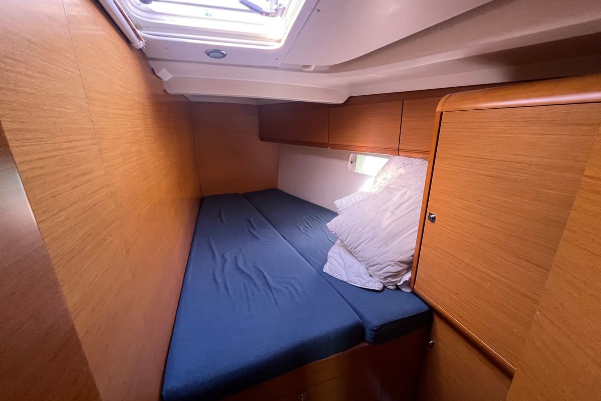 Cabin on KATRINA, a Jeanneau Sun Odyssey 509 sailboat at Općina Sukošan, Croatia