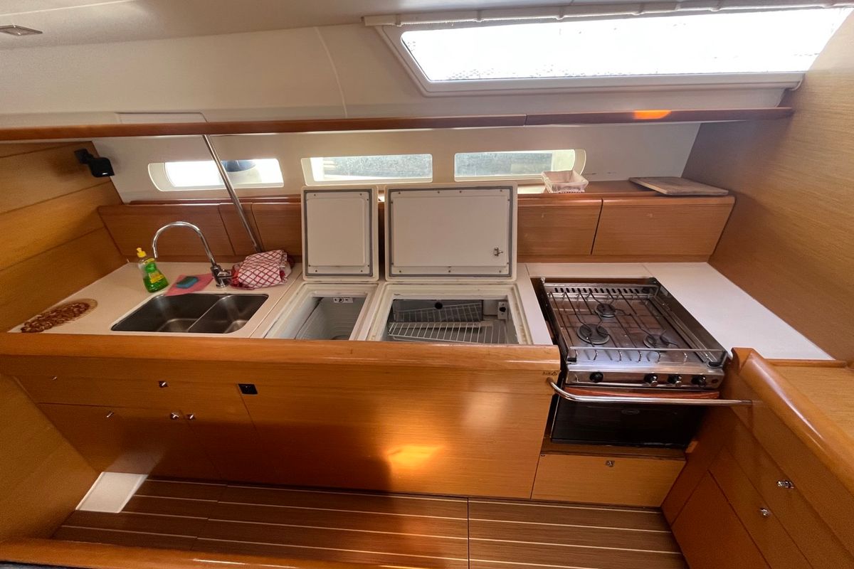 Galley of KATRINA, a Jeanneau Sun Odyssey 509 sailboat at Općina Sukošan, Croatia