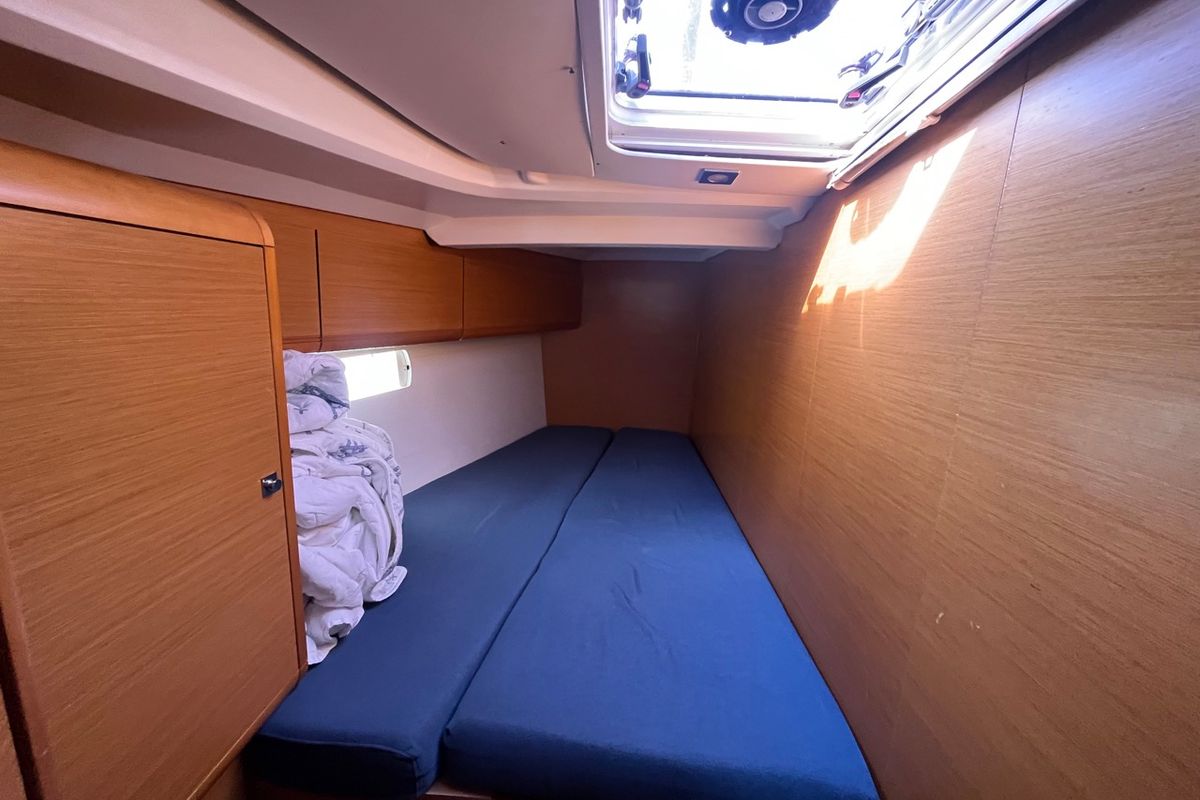 Cabin on KATRINA, a Jeanneau Sun Odyssey 509 sailboat at Općina Sukošan, Croatia