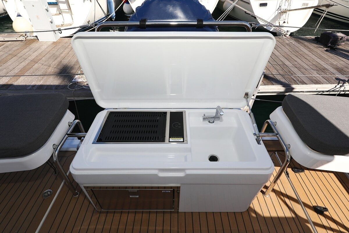 Salon of Constanta, a Hanse Yachts Hanse 588 sailboat at Pirovac, Croatia