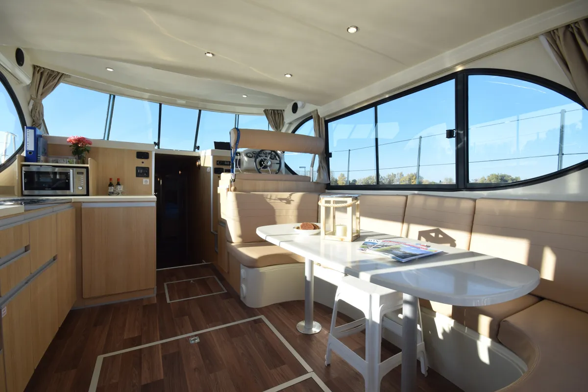 Cruiser Premium+ 8/10 Pers., a Nicols Nicols Octo Fly C motorboat at Saint-Nazaire-d'Aude, France