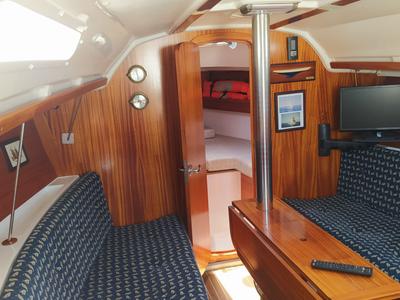 Salon of Esperanza, a Dufour 32 sailboat at Matosinhos, Portugal