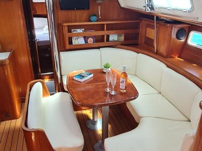 Salon of Erika, a Beneteau Oceanis Clipper 411 sailboat at Volos Municipality, Greece