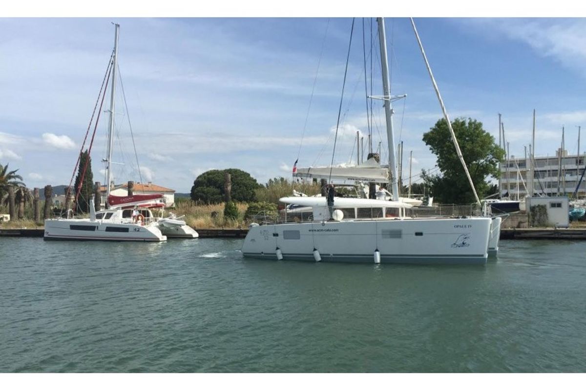 Exterior view of Opale 4, a Lagoon 400 S2 catamaran at Hyères, France
