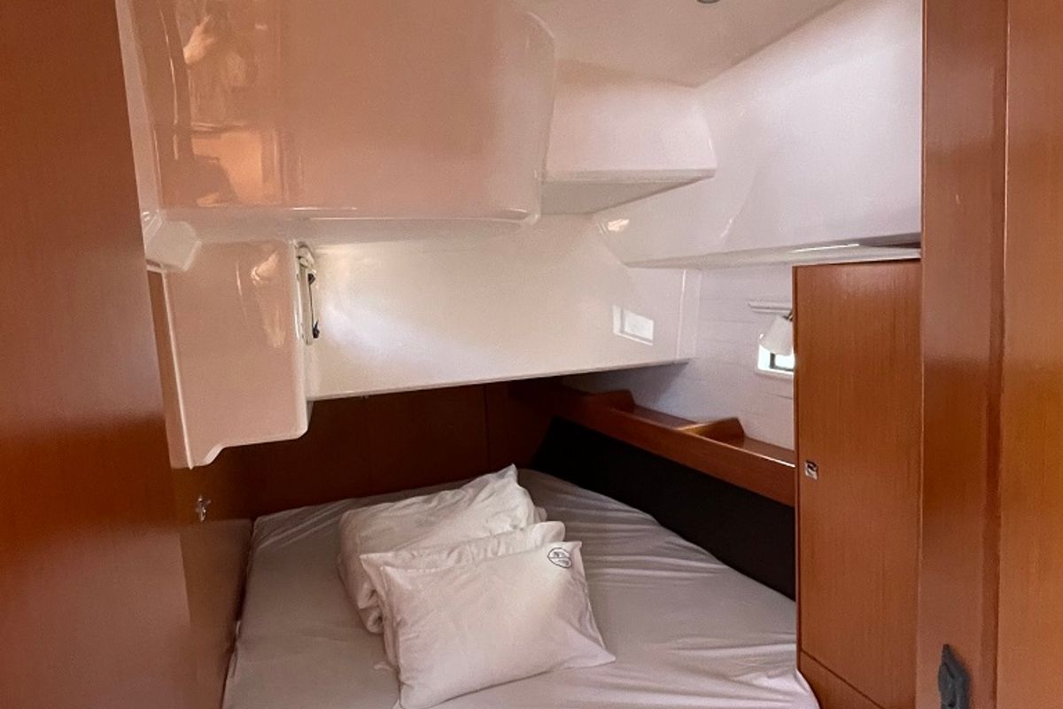 Cabin on Alessandra, a Bavaria Cruiser 46 sailboat at Općina Sukošan, Croatia