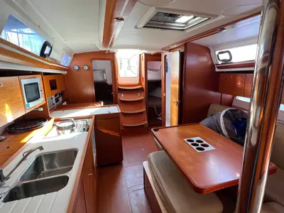Salon of Chifoumi, a Dufour 375 Grand Large sailboat at Port Navalo, France