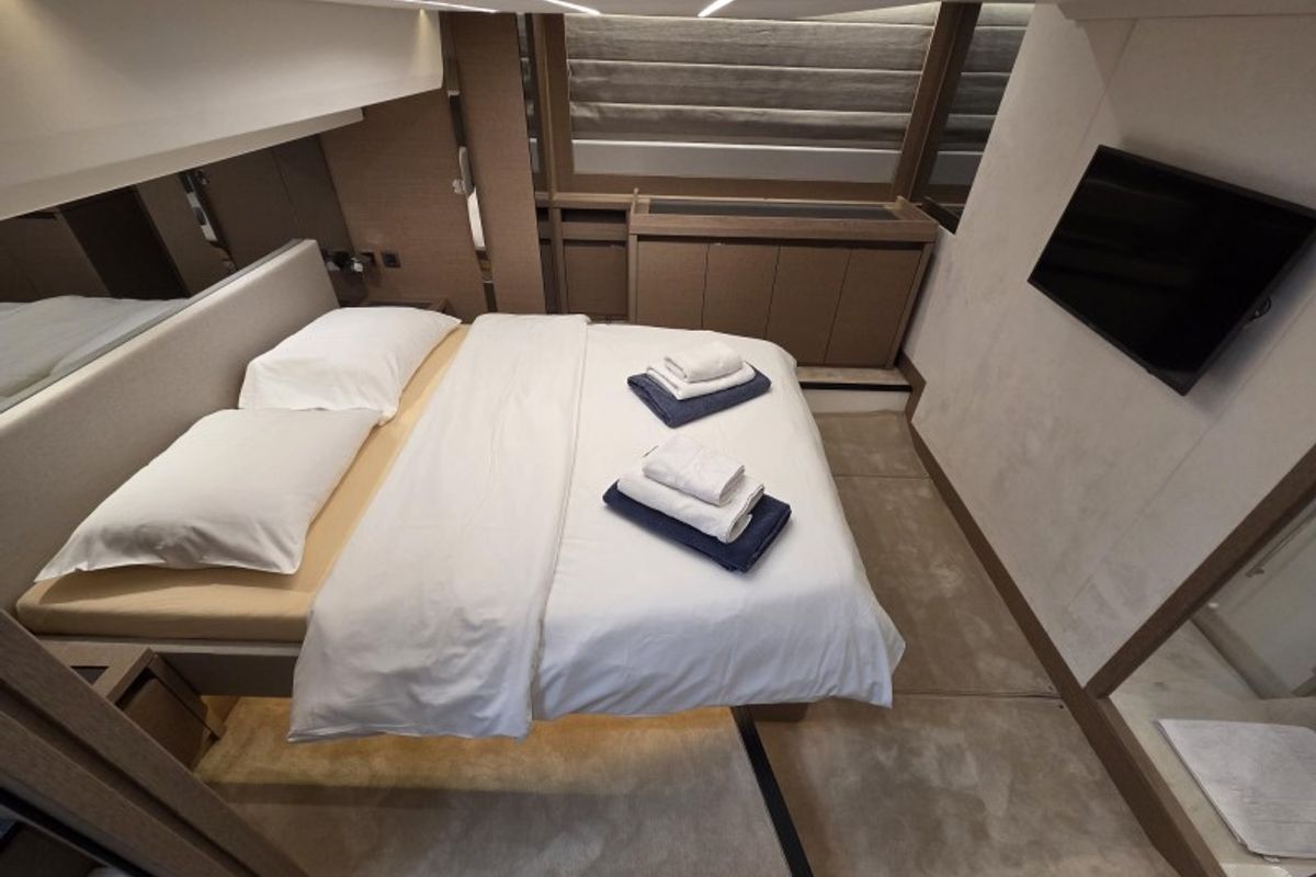 Cabin on Sabijac, a Jeanneau Prestige 520 Flybridge yacht at Grad Šibenik, Croatia
