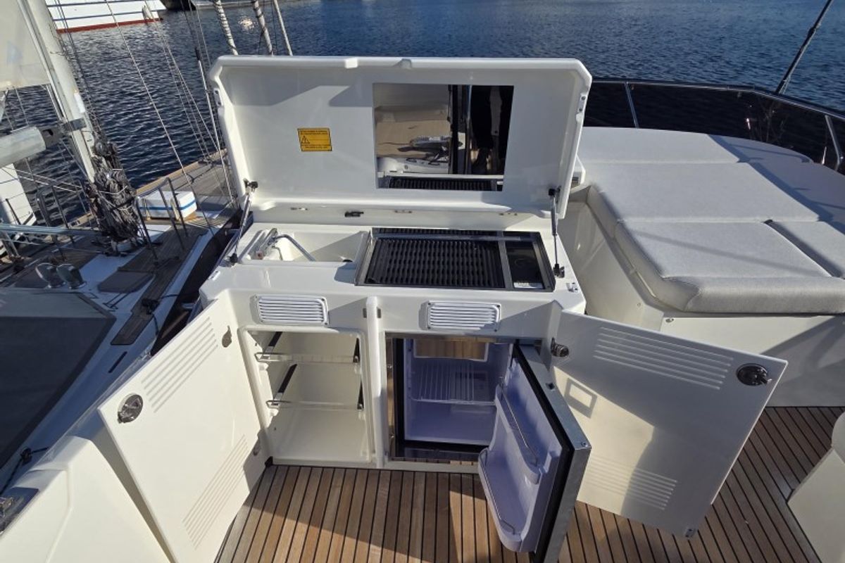 Deck of Sabijac, a Jeanneau Prestige 520 Flybridge yacht at Grad Šibenik, Croatia