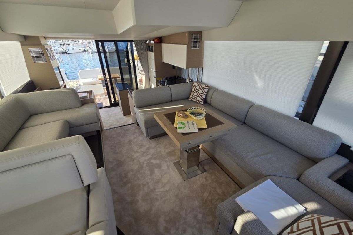 Salon of Sabijac, a Jeanneau Prestige 520 Flybridge yacht at Grad Šibenik, Croatia