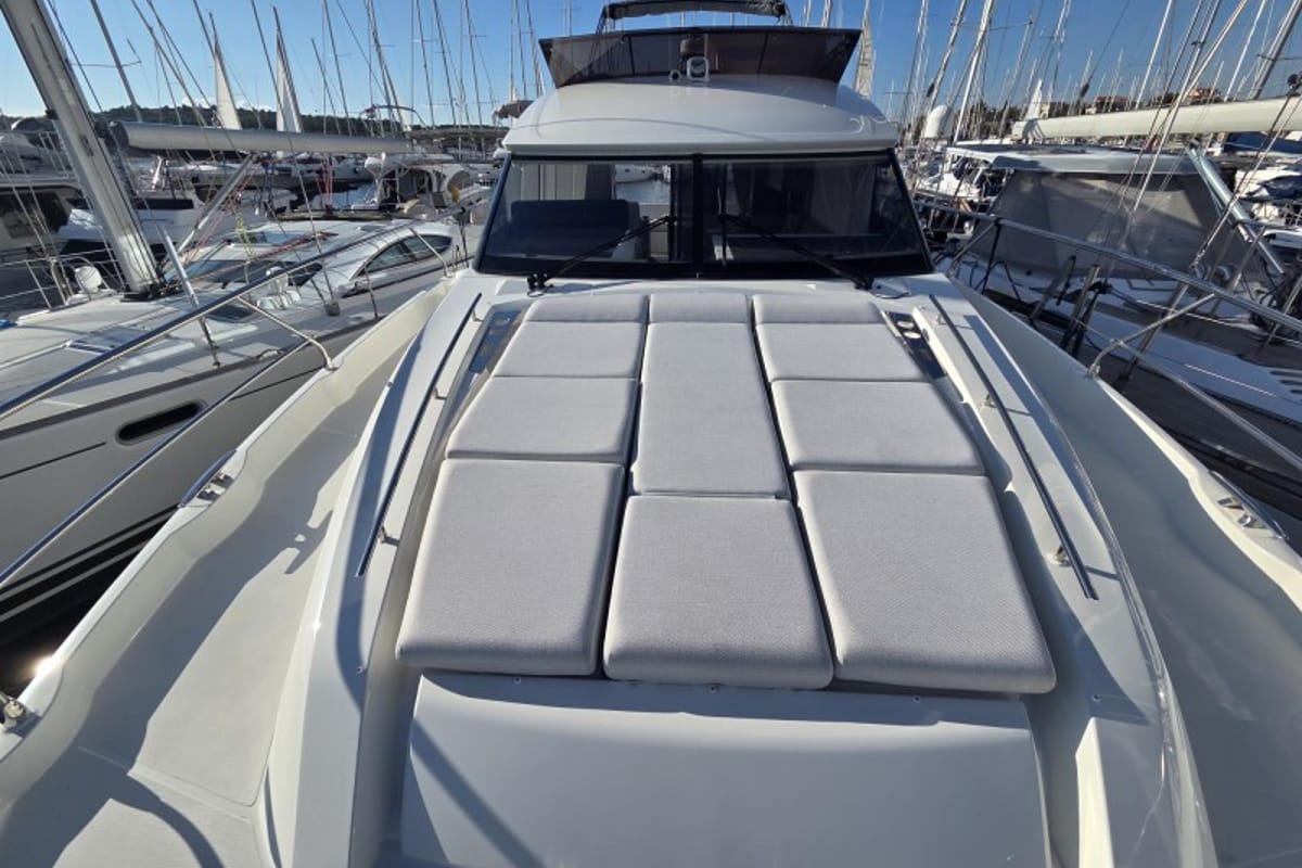 Deck of Sabijac, a Jeanneau Prestige 520 Flybridge yacht at Grad Šibenik, Croatia