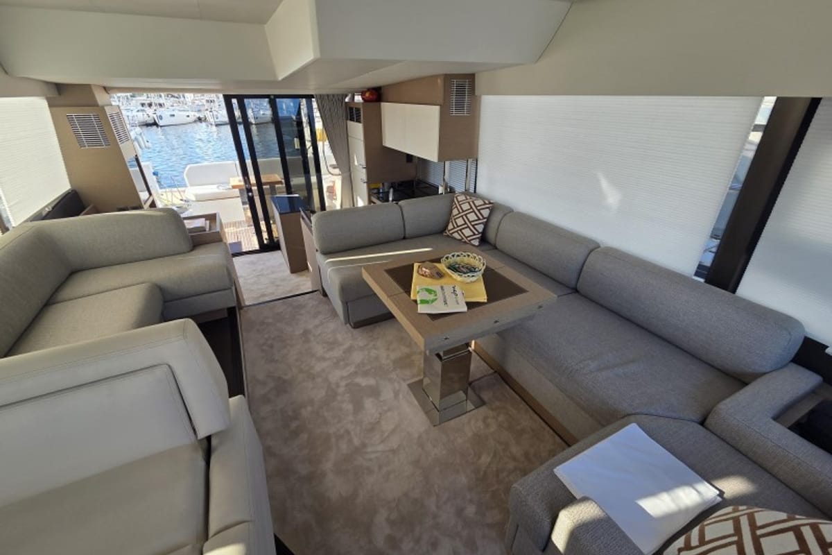 Salon of Sabijac, a Jeanneau Prestige 520 Flybridge yacht at Grad Šibenik, Croatia
