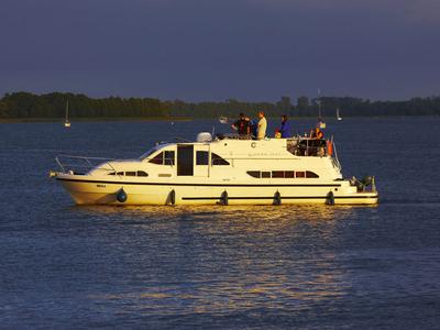 Exterior view of E600-30, a Pénichette Europa E.600 motorboat at Scey-sur-Saône-et-Saint-Albin, France