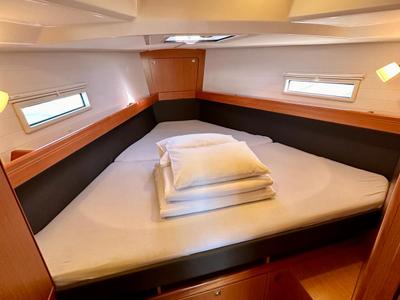 Cabin on Pearl, a Bavaria Cruiser 41 sailboat at Općina Sukošan, Croatia