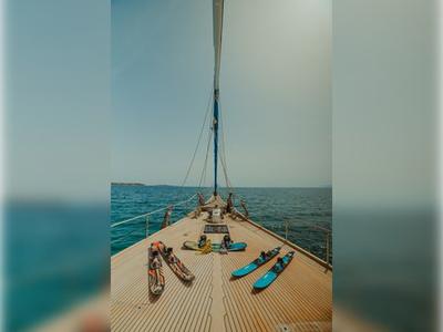 Deck of Anemos & Almyra, a Mariner Don 17 Ltd Anemos & Almyra yacht at Saranda, Albania