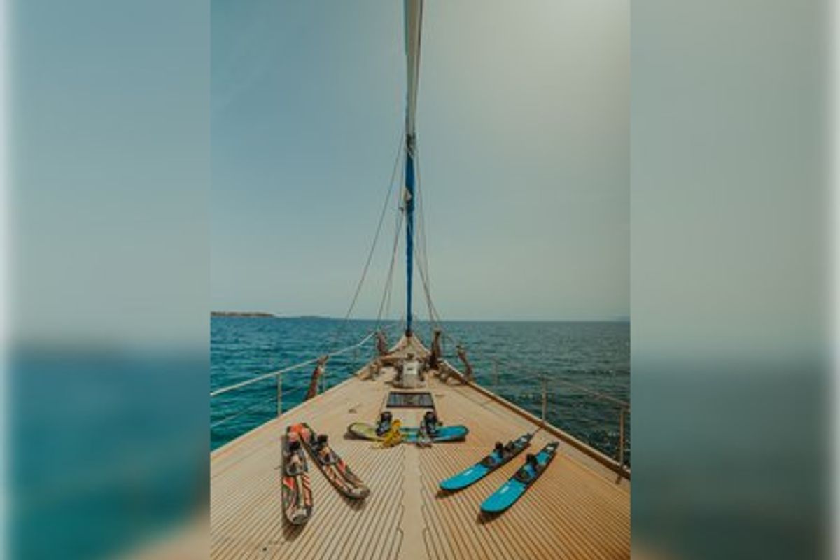 Deck of Anemos & Almyra, a Mariner Don 17 Ltd Anemos & Almyra yacht at Saranda, Albania