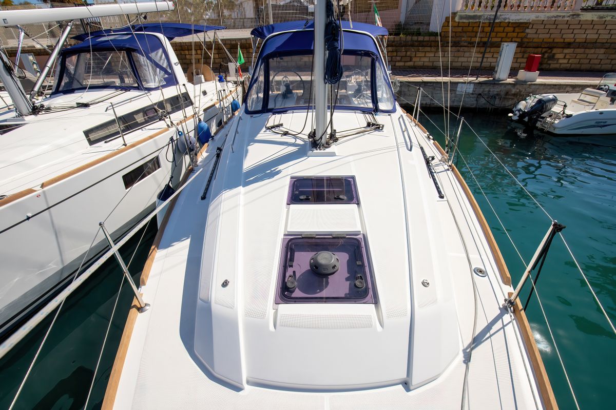 Deck of Levante, a Beneteau Oceanis 35.1 sailboat at Tonnarella, Italy