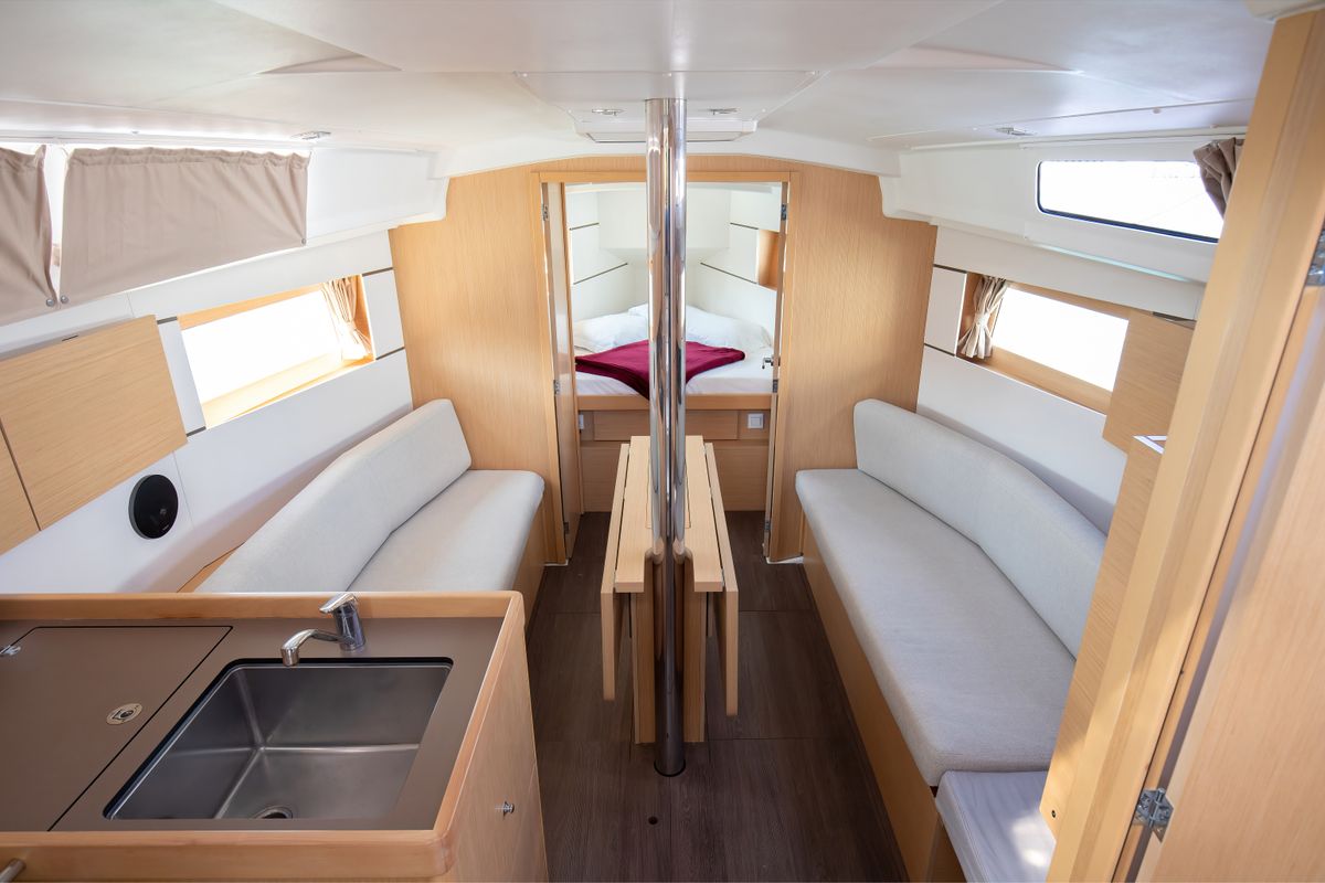 Salon of Levante, a Beneteau Oceanis 35.1 sailboat at Tonnarella, Italy